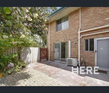 Stylishly Renovated Terrace in Peaceful Cul-de-Sac - Photo 3