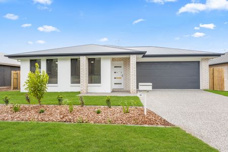 Stunning Four Bedroom Home - Photo 5