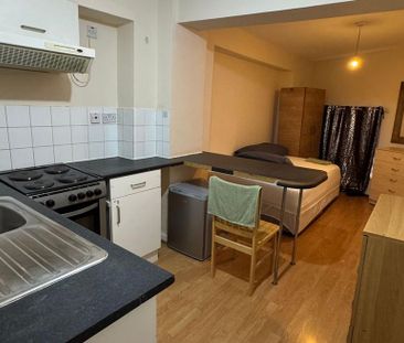 Studio to rent - Photo 2