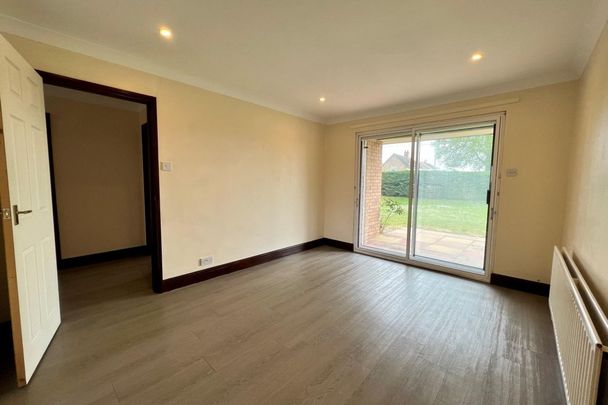 The Street, Bury St Edmunds, Beck Row - Photo 1