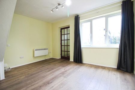 2 bedroom end of terrace house to rent - Photo 4