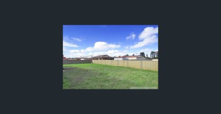 Bright 4-Bedroom Living in a Peaceful Crescent - Photo 5