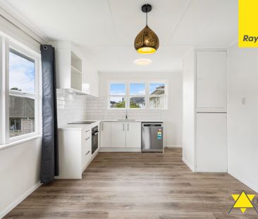 Stylish Family Home in a Quiet Glendene Street - Photo 3