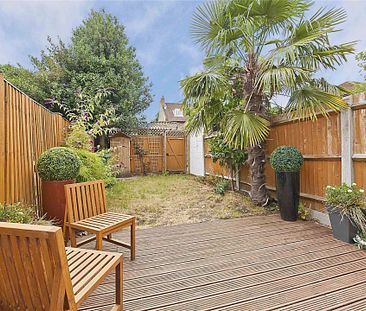 A charming cottage situated within one mile of Weybridge Station and conveniently close to the shops, cafés and restaurants on Queens Road. - Photo 1