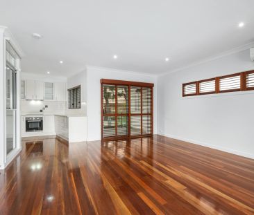 Funky, Modern & Spacious! - Photo 3