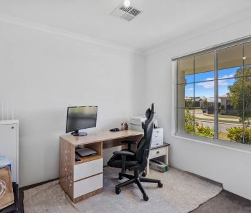 GREAT SIZED HOME.. TOP LOCATION!!!! - Photo 2