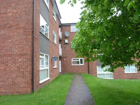 1 bedroom Flat - Woburn Close, Stevenage - Photo 3