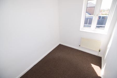 To Let 3 Bed Semi-Detached House - Photo 4