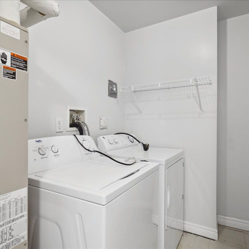 William Apartments - 2 Bedroom - Photo 1