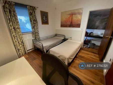 3 bedroom flat to rent - Photo 5