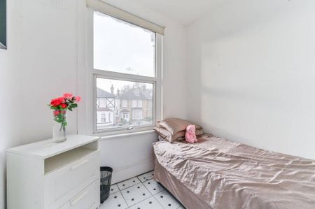 3 bedroom end of terrace house to rent - Photo 4