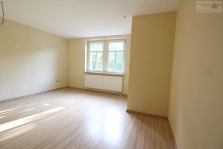 Schicke Dachgeschoss-Wohnung im Herzen von Aue zu vermieten! - Foto 2