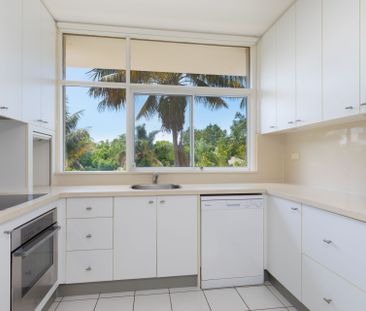 Spacious three level Townhouse. - Photo 4