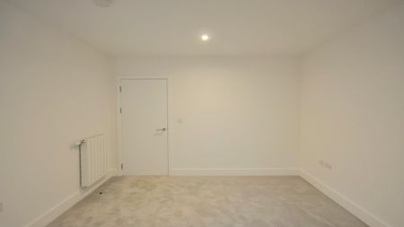Pegler Square, Kidbrooke Village, London, SE3 9GW - Photo 5