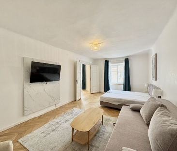 Typisch Wiener Altbauflair mit Flügeltüren und Holzkastenfenstern! ... - Foto 2