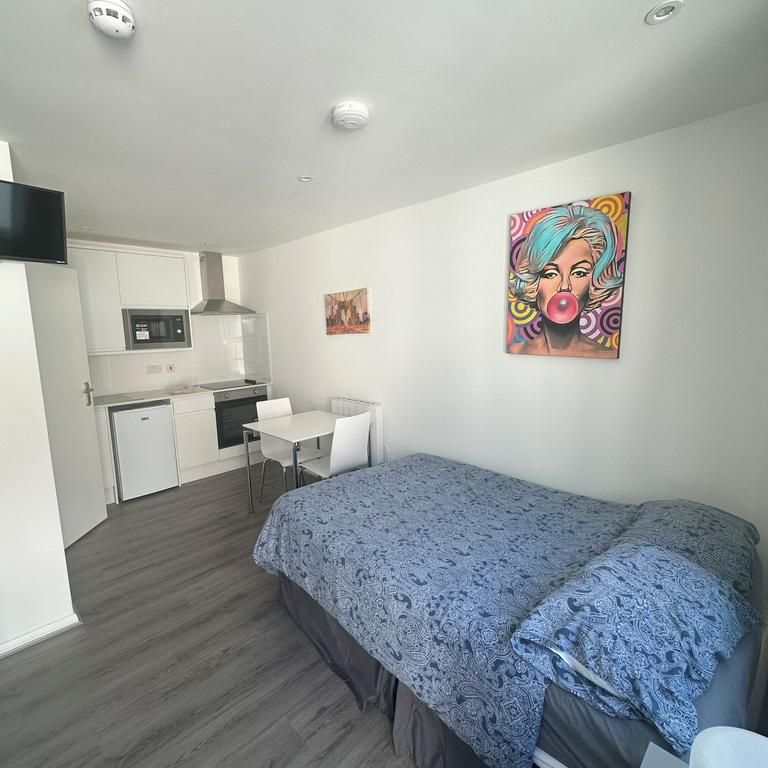Studio to rent - Photo 1