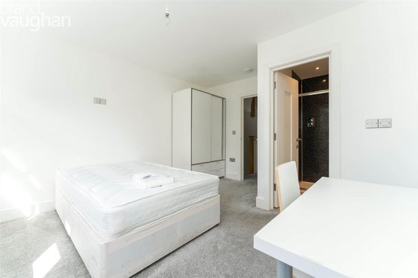 4 bedroom terraced house to rent - Photo 1