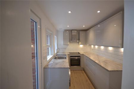 2 bedroom terraced house to rent - Photo 5