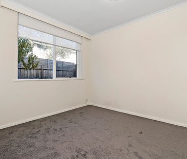 2/194 Grange Road, Carnegie VIC 3163 - Photo 4