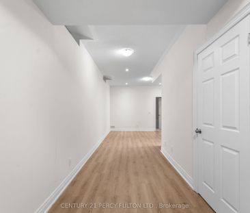 49 Christine Elliott Avenue #Basement apartment - Photo 1