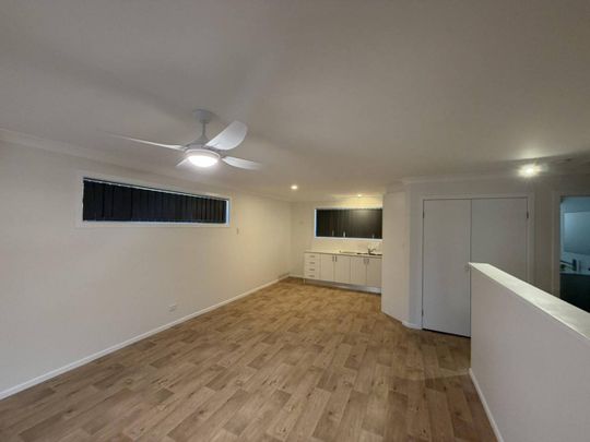 Spacious & Stylish Townhouse Living Close to Grafton CBD - Photo 1