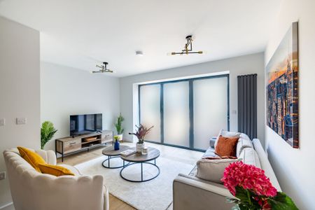 To Let 4 Bedroom House - Photo 2