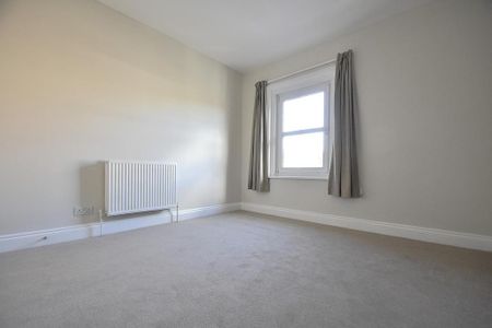 4 bedroom detached house to rent - Photo 4