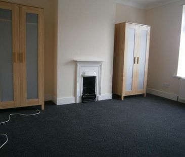 4 bedroom semi-detached house to rent - Photo 1