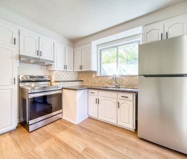 For Lease - 506 Trudale Court, Oakville, Ontario - Photo 4