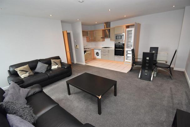 2 bedroom flat to rent - Photo 1