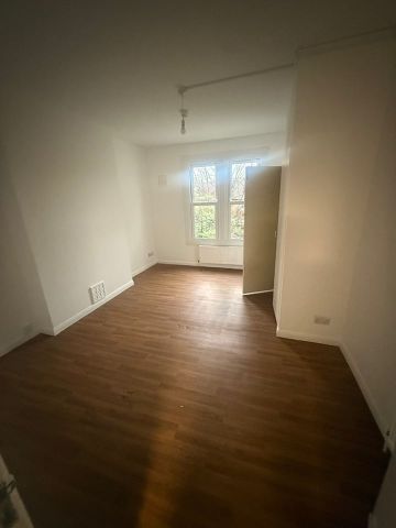 5 Bed Terraced House, Holmesdale Road, SE25 - Photo 3