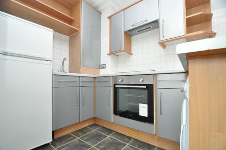 Cleveland Road, South Woodford, E18 - Photo 4