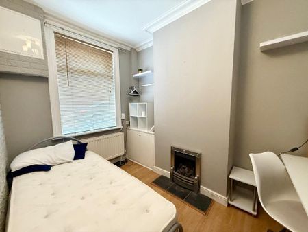 3 bedroom terraced house to rent - Photo 2