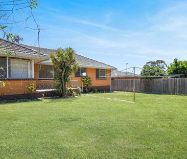 BEAUTIFULLY RENOVATED HOME - Photo 3