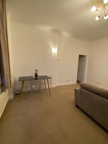 2 Bed Flat, Quicks Road, SW19 - Photo 3