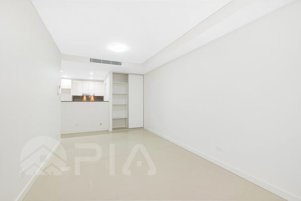 Modern apartment, Riverside Living, Nearby Cycling paths, Easy access to M4 motorway, Parramatta CBD - Photo 1