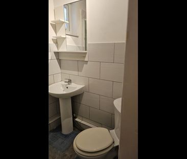 Studio Flat, Leytonstone Road, E15 - Photo 6