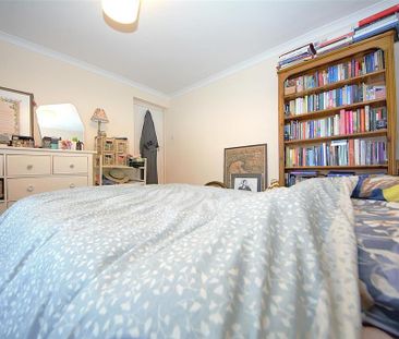 3 bedroom flat to rent - Photo 6