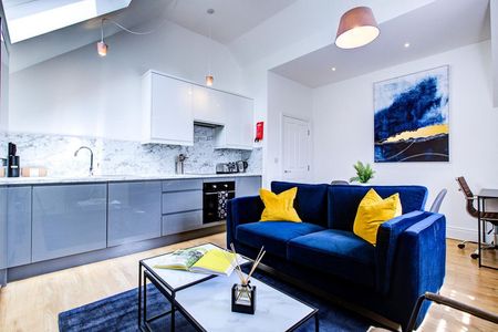 Dukes Avenue - Photo 3