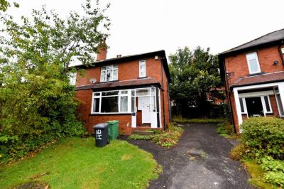 4 bedroom House in Headingley Crescent, Leeds - Photo 2