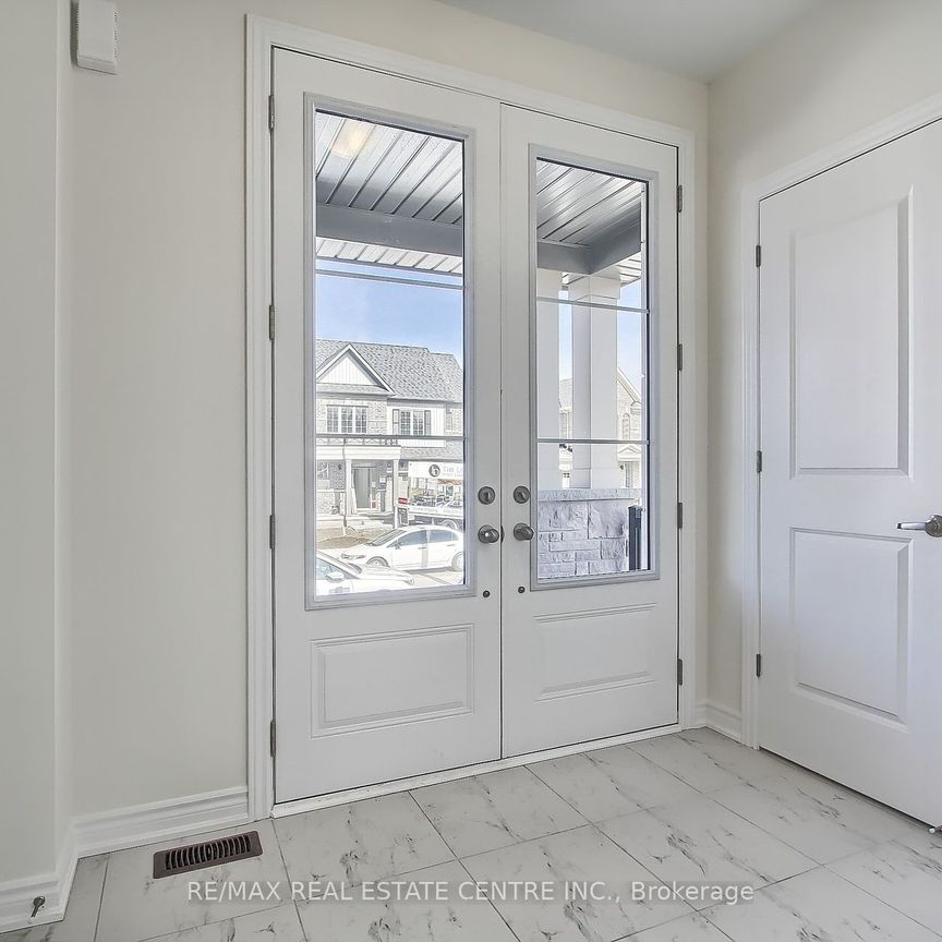 Semi-Detached Home For Lease | N8137388 - Photo 1