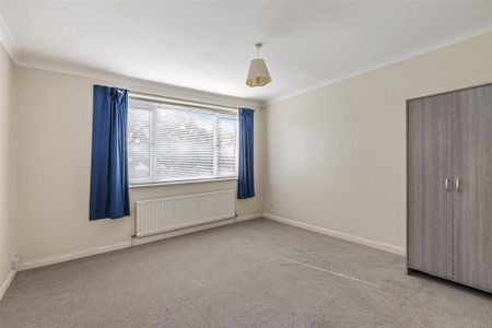4 bedroom detached house to rent - Photo 3