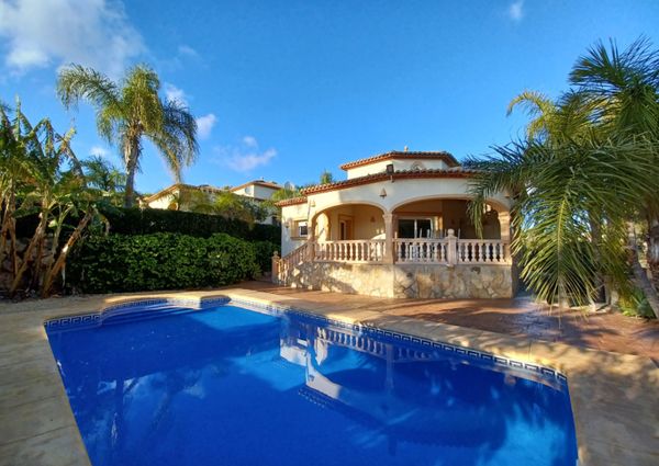 VILLA FOR RENT ALL YEAR ROUND WITH PRIVATE POOL IN MORAIRA