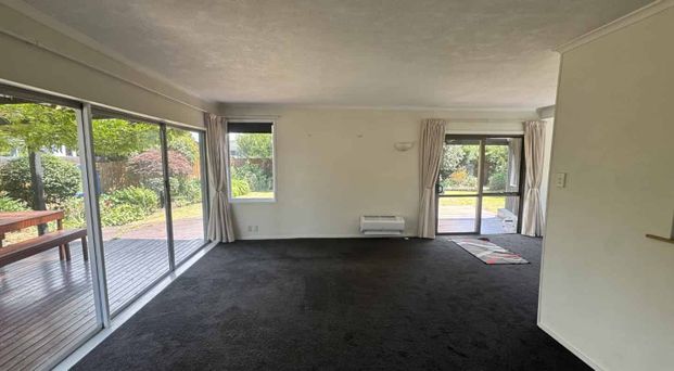 Sunlit Five-Bedroom Home With Spacious Living - Photo 1