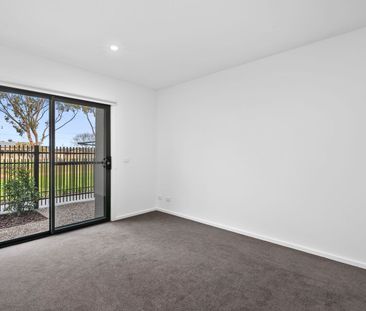 Park facing stylish townhouse - Photo 2