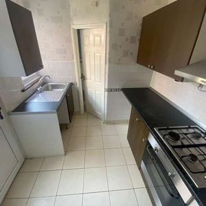 2 bed ground floor flat to rent in Rectory Road, Saltwell Park, Gateshead, NE8 - Photo 2