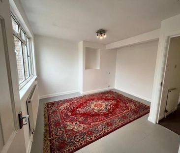 4 bedroom flat to rent - Photo 1