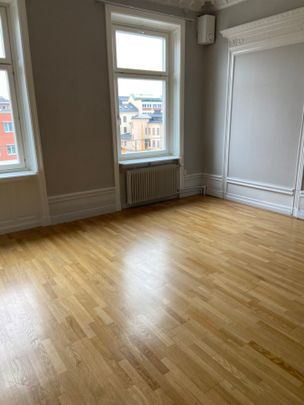 3 rum och kök S:a Järnvägsgatan 11 - Foto 1