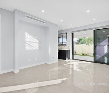 Stylish and Convenient 2-Bedroom Granny House in Guildford - Photo 1