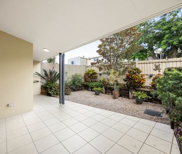 Stylish, Secure Living in the Heart of Buderim - Photo 3